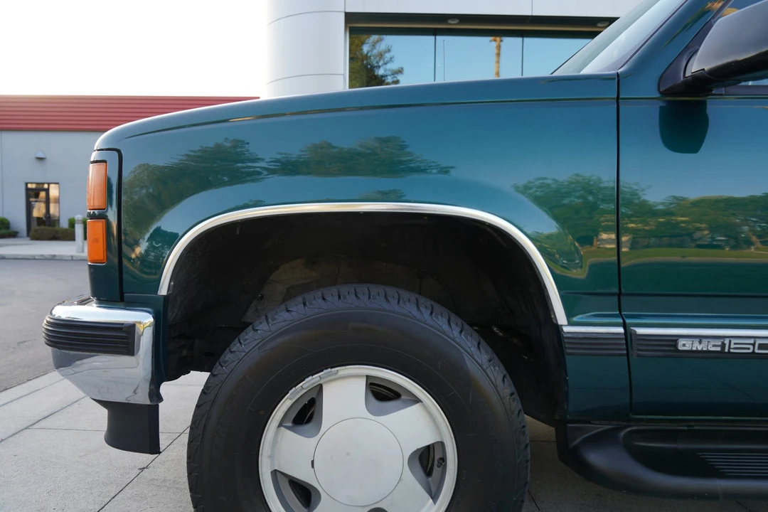1998 GMC Suburban 8th Gen - Image 30 of 31