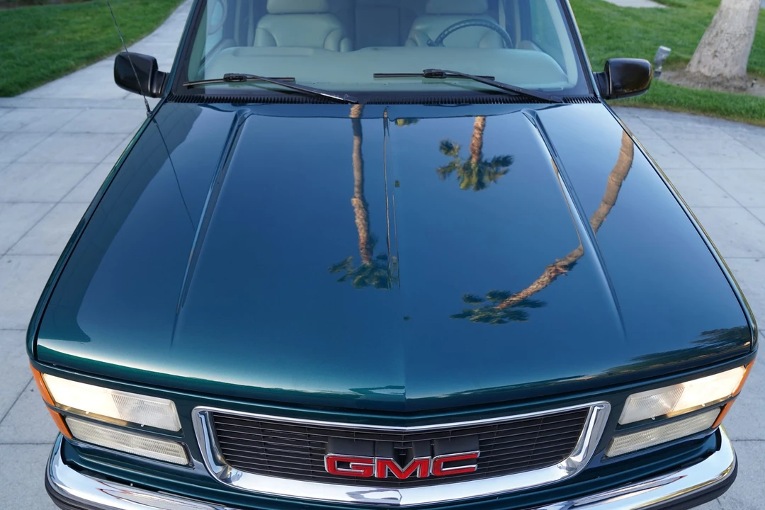 1998 GMC Suburban 8th Gen - Image 28 of 31