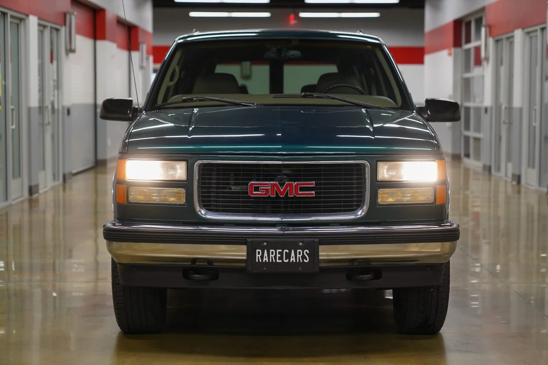 1998 GMC Suburban 8th Gen - Image 3 of 31