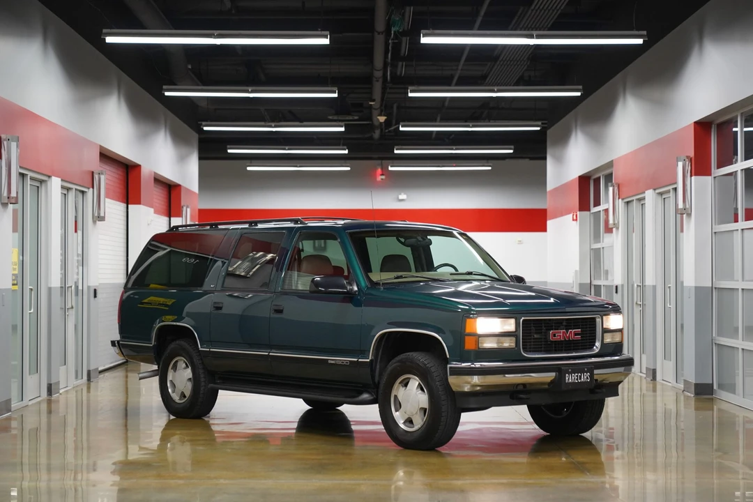 1998 GMC Suburban 8th Gen - Image 4 of 31