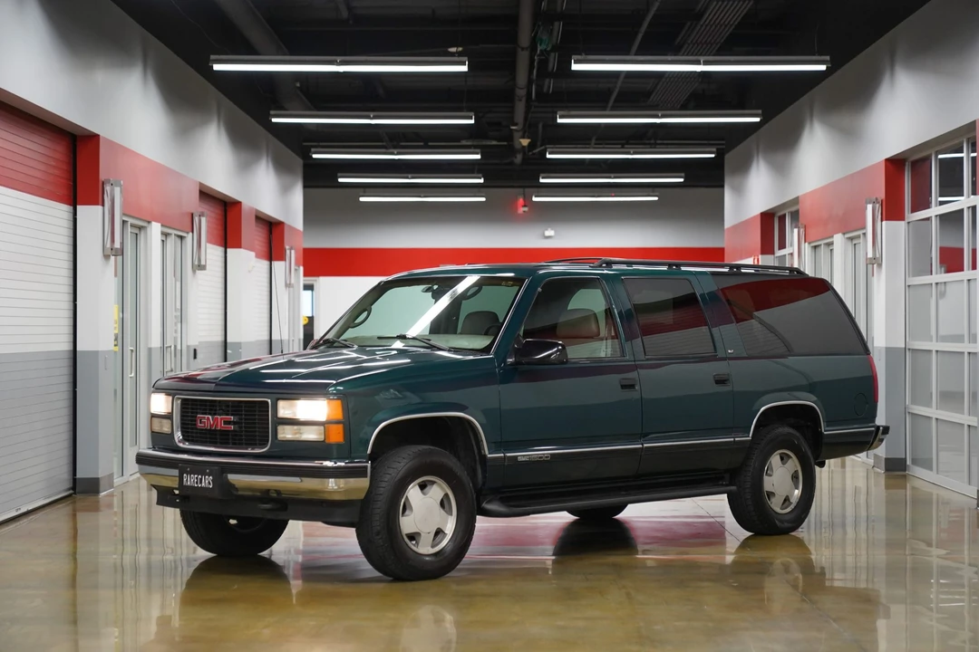 1998 GMC Suburban 8th Gen - Image 2 of 31
