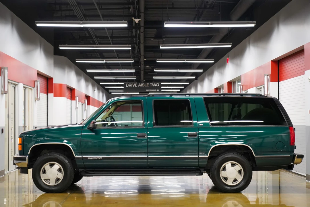 1998 GMC Suburban 8th Gen - Image 9 of 31