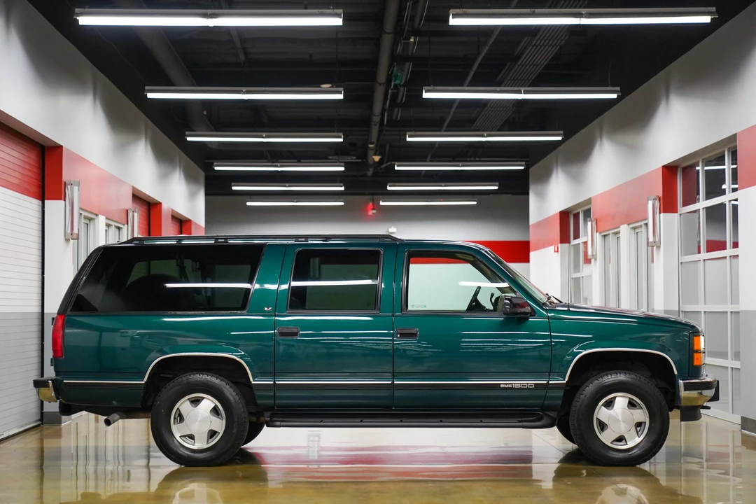 1998 GMC Suburban 8th Gen - Image 5 of 31