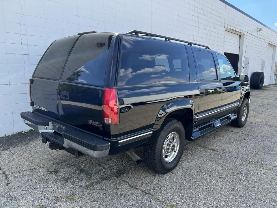 1998 GMC Suburban 8th Gen - Image 5 of 31