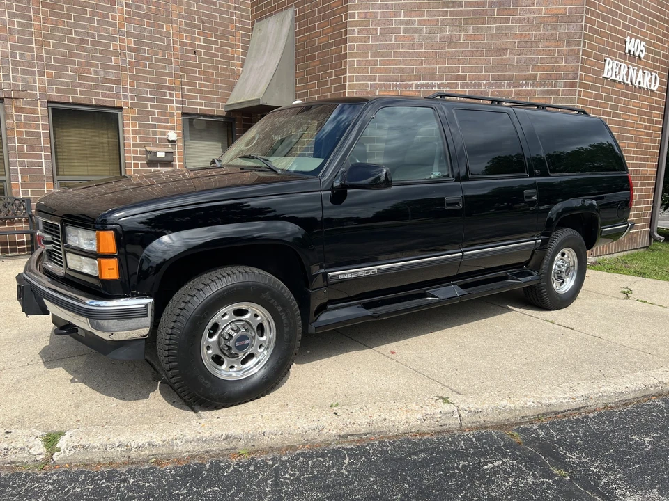 1998 GMC Suburban 8th Gen - Image 9 of 31