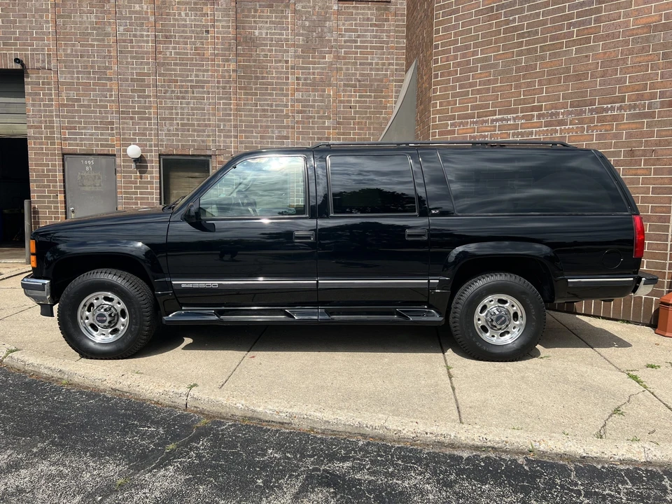 1998 GMC Suburban 8th Gen - Image 8 of 31