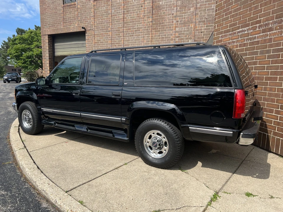 1998 GMC Suburban 8th Gen - Image 7 of 31