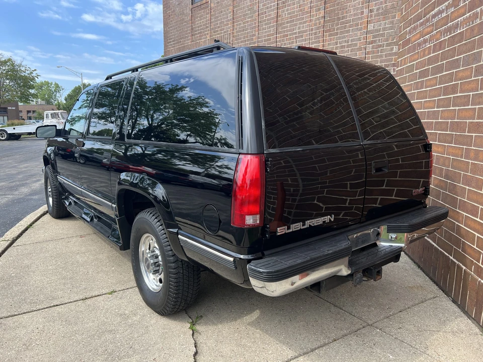 1998 GMC Suburban 8th Gen - Image 6 of 31