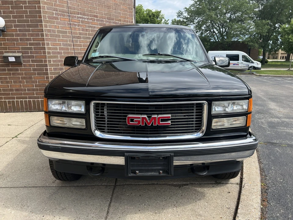 1998 GMC Suburban 8th Gen - Image 11 of 31