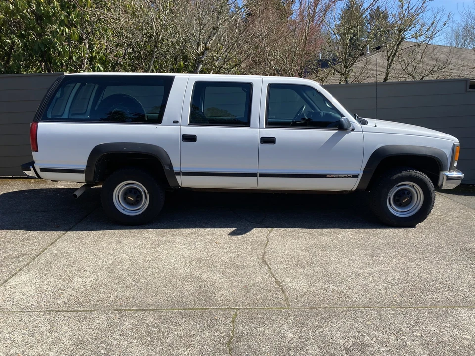 1998 GMC Suburban 8th Gen - Image 5 of 31