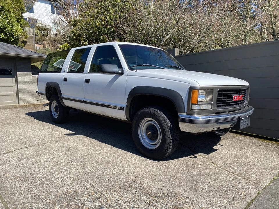 1998 GMC Suburban 8th Gen - Image 4 of 31