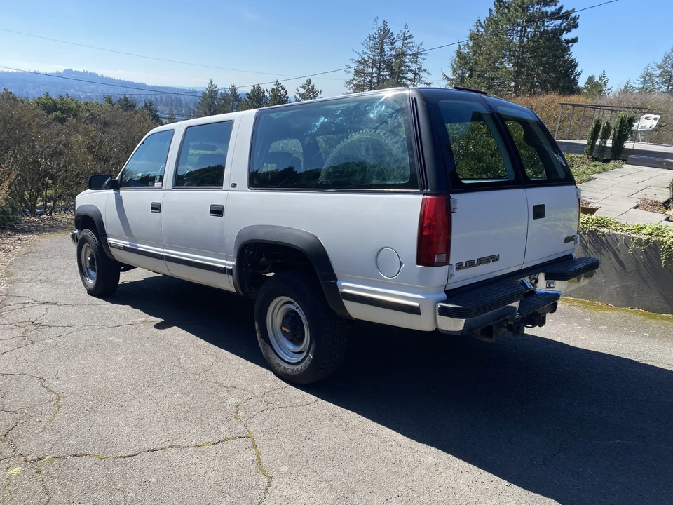 1998 GMC Suburban 8th Gen - Image 9 of 31
