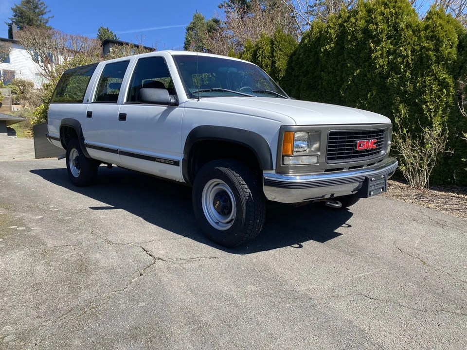 1998 GMC Suburban 8th Gen - Image 3 of 31