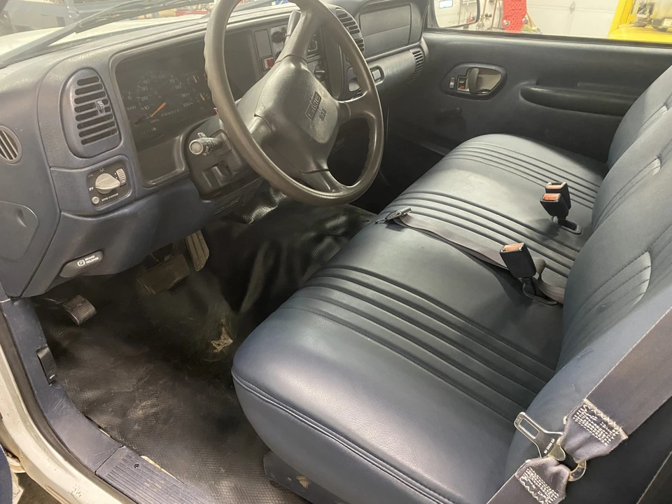 1998 GMC Suburban 8th Gen - Image 18 of 31