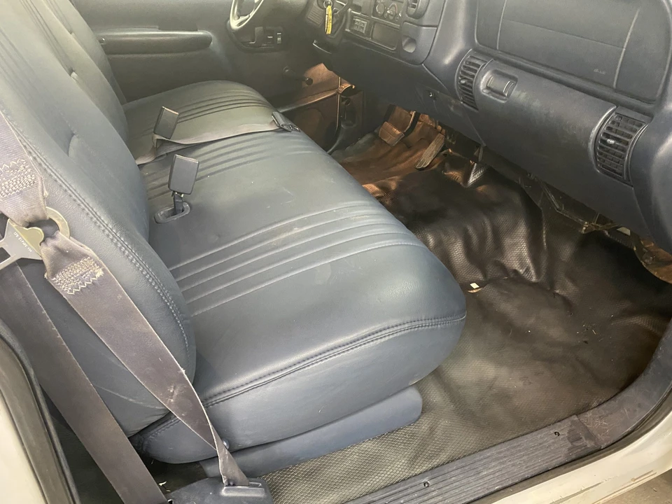 1998 GMC Suburban 8th Gen - Image 22 of 31
