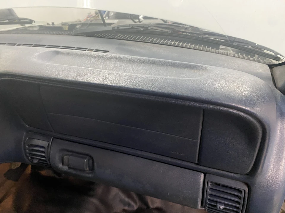 1998 GMC Suburban 8th Gen - Image 31 of 31