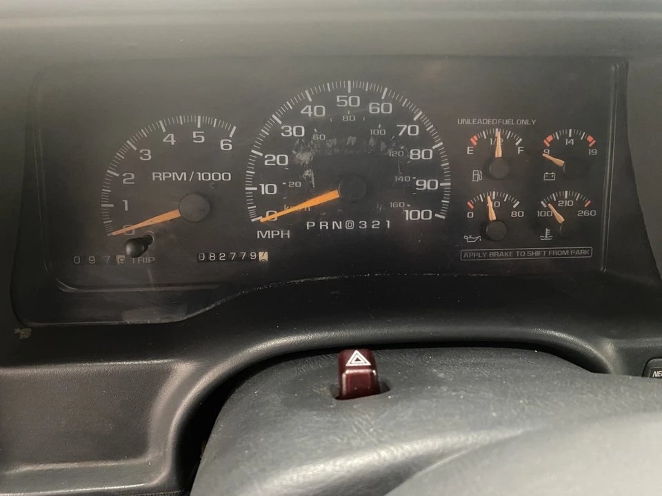 1998 GMC Suburban 8th Gen - Image 26 of 31