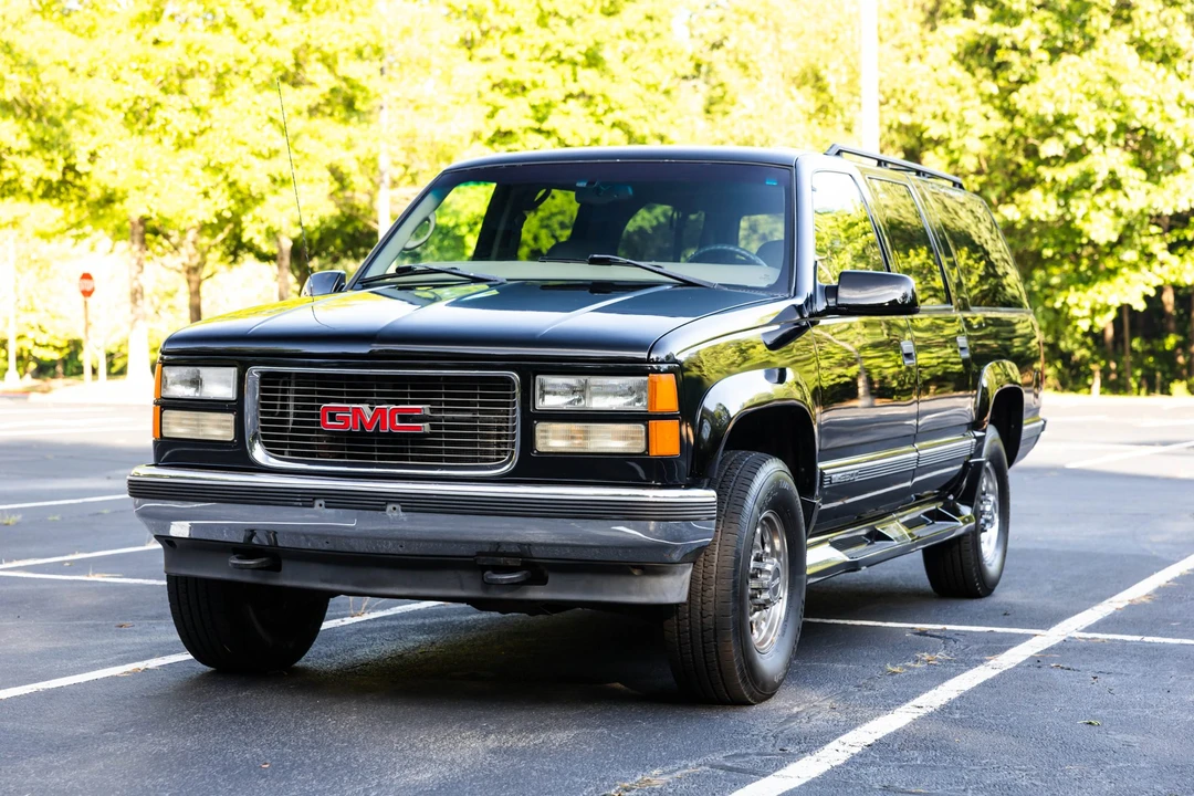 1998 GMC Suburban 8th Gen - Image 2 of 31