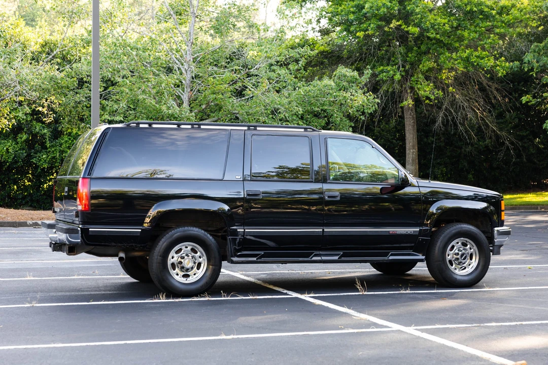 1998 GMC Suburban 8th Gen - Image 10 of 31