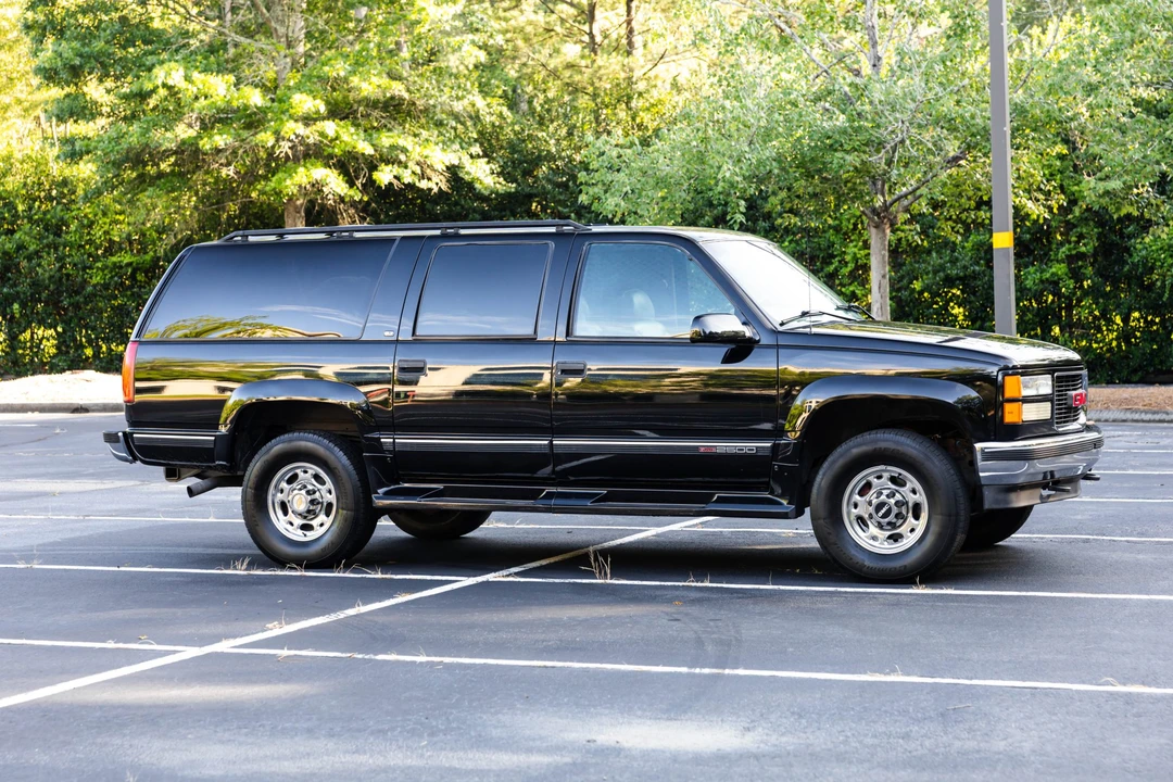 1998 GMC Suburban 8th Gen - Image 13 of 31