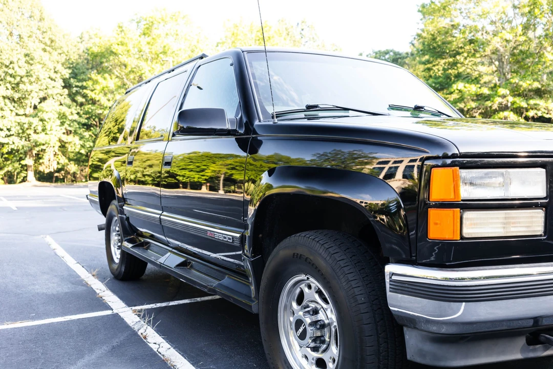 1998 GMC Suburban 8th Gen - Image 28 of 31