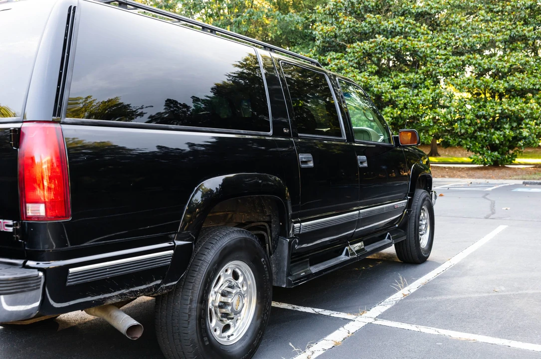 1998 GMC Suburban 8th Gen - Image 30 of 31