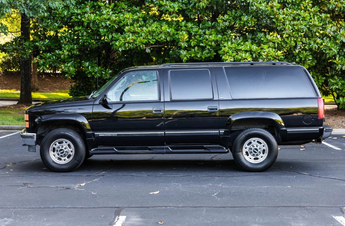 1998 GMC Suburban 8th Gen - Image 25 of 31
