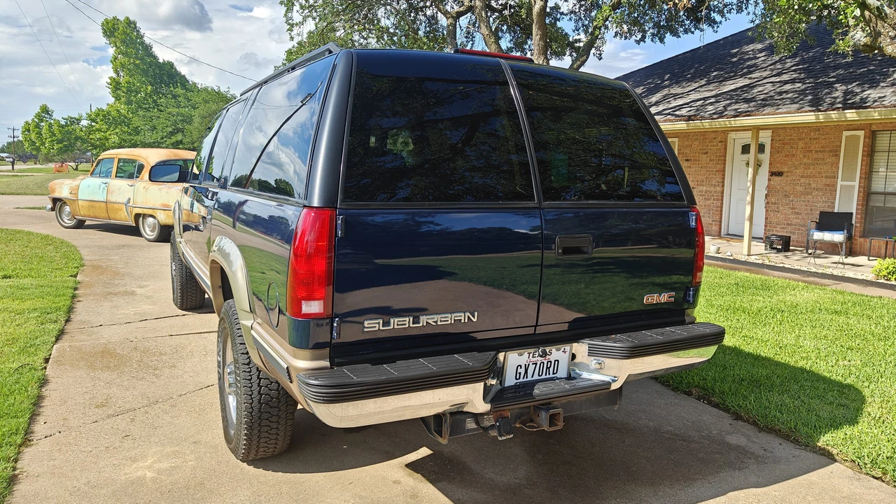 1998 GMC Suburban 8th Gen - Image 24 of 31