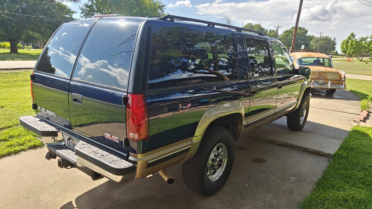 1998 GMC Suburban 8th Gen - Image 19 of 31