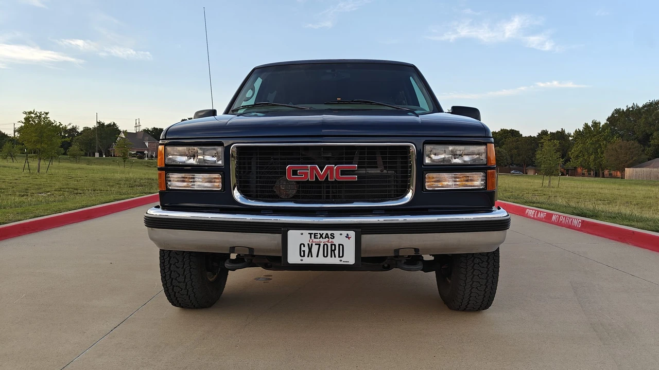 1998 GMC Suburban 8th Gen - Image 7 of 31