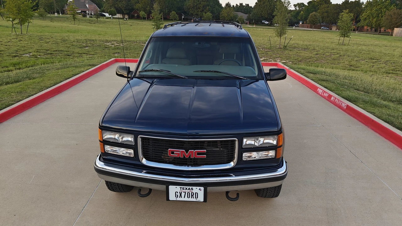 1998 GMC Suburban 8th Gen - Image 8 of 31