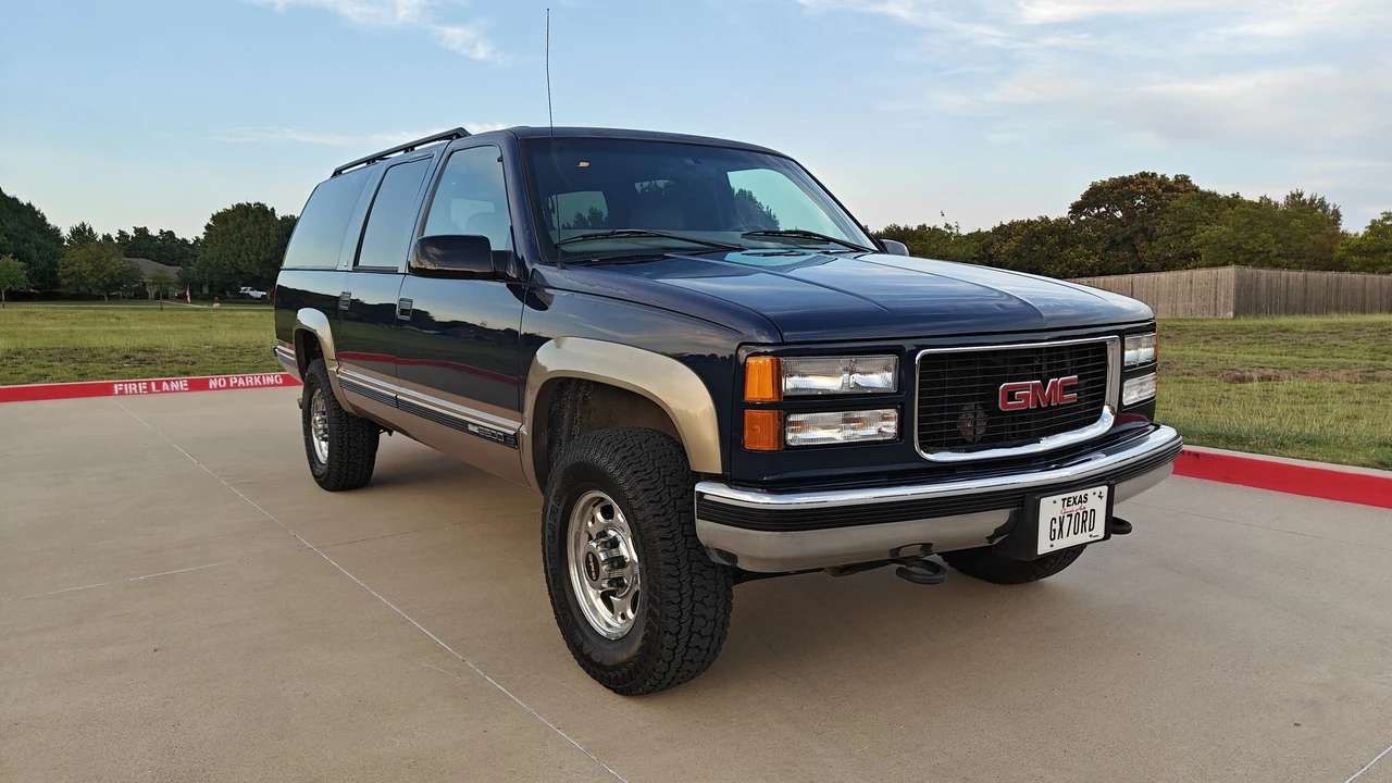 1998 GMC Suburban 8th Gen - Image 10 of 31