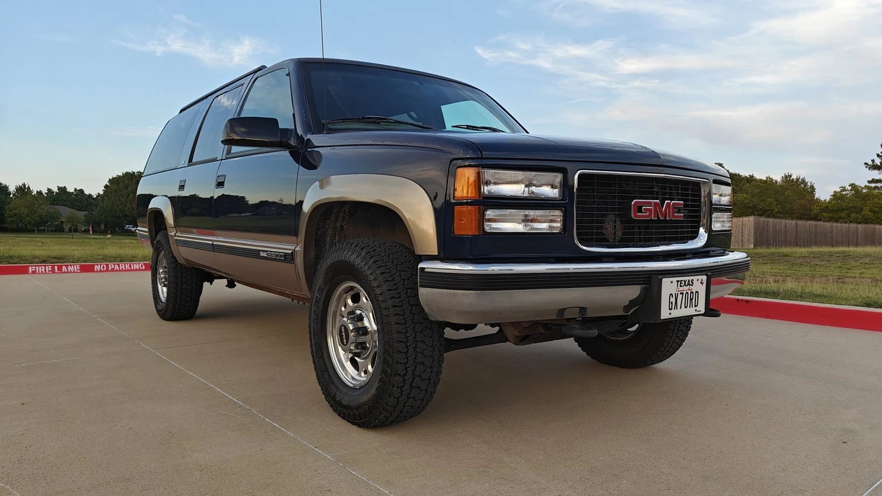 1998 GMC Suburban 8th Gen - Image 12 of 31