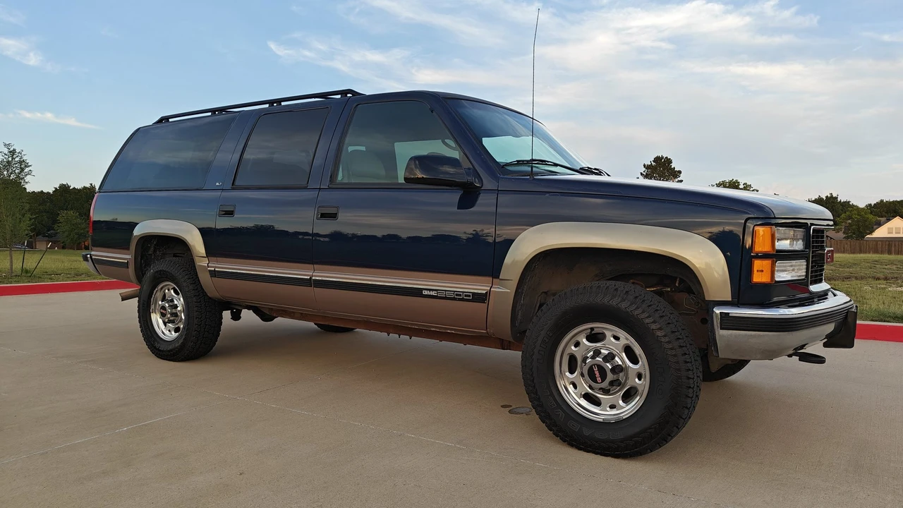 1998 GMC Suburban 8th Gen - Image 13 of 31