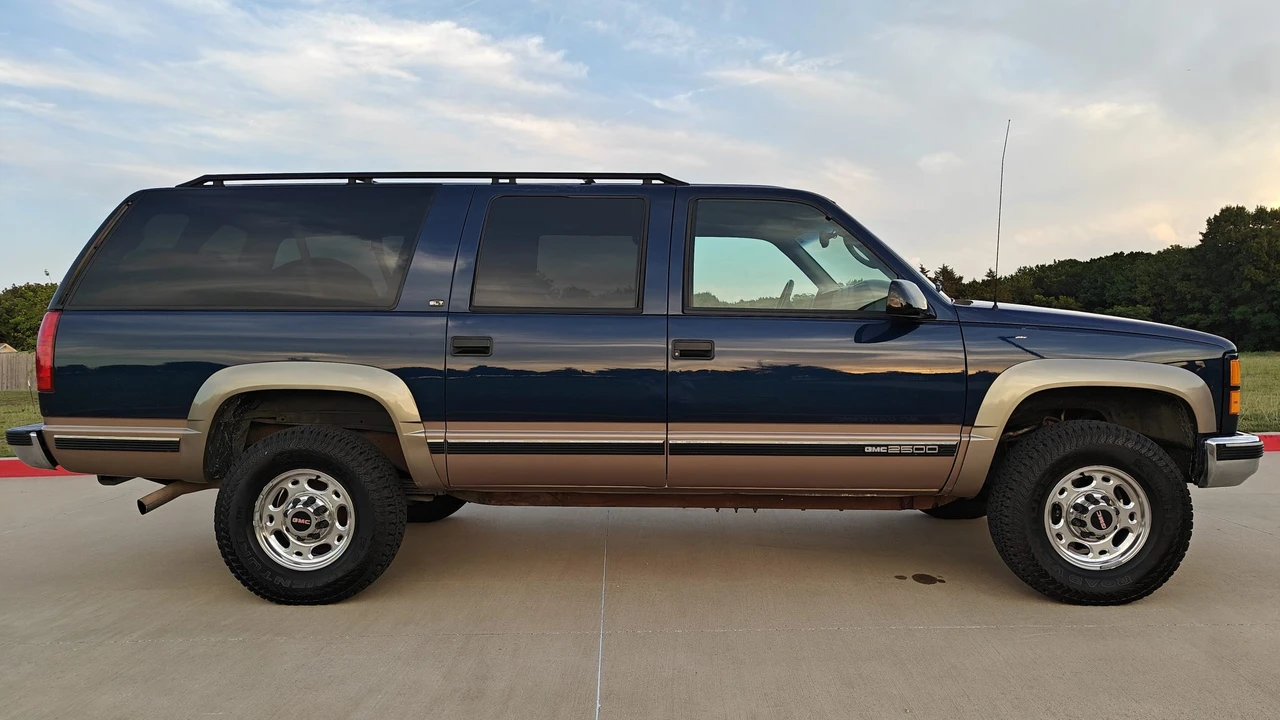 1998 GMC Suburban 8th Gen - Image 15 of 31