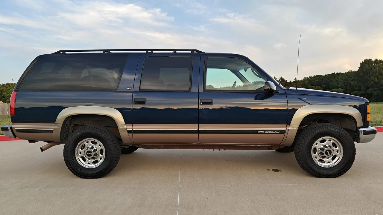 1998 GMC Suburban 8th Gen - Image 16 of 31