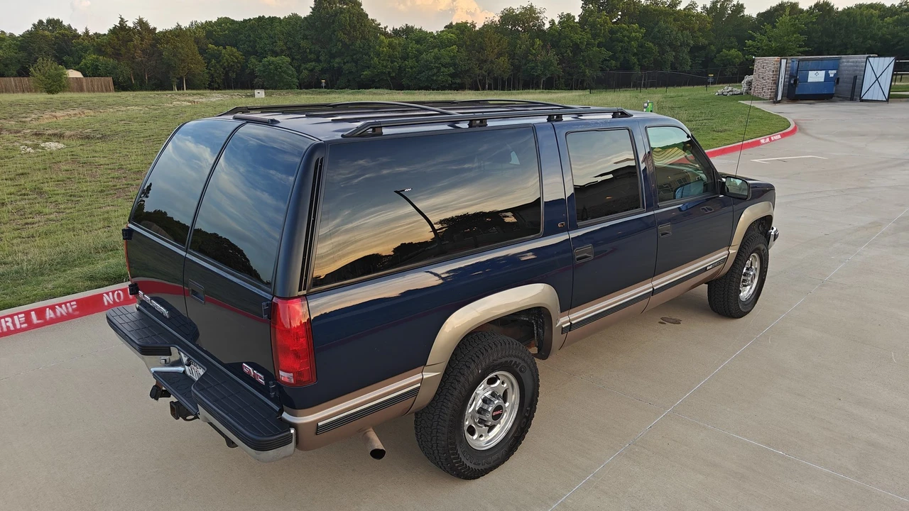 1998 GMC Suburban 8th Gen - Image 18 of 31