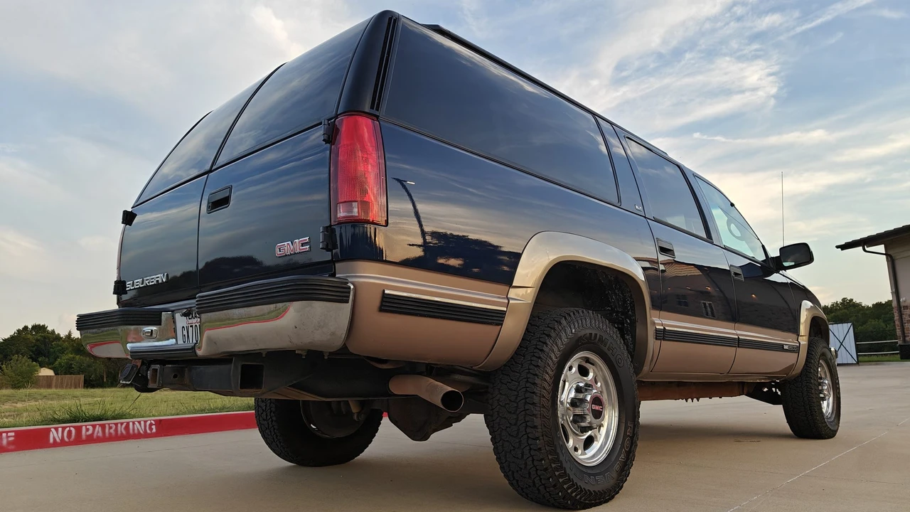 1998 GMC Suburban 8th Gen - Image 20 of 31