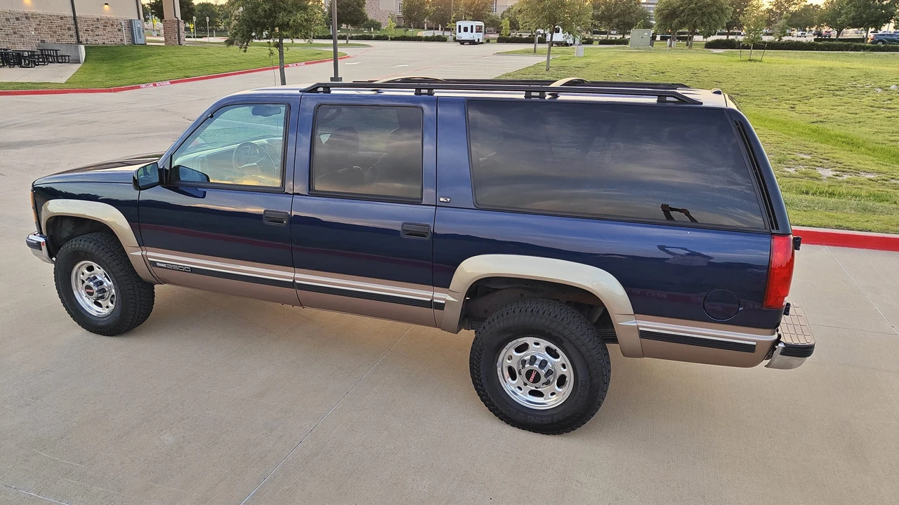 1998 GMC Suburban 8th Gen - Image 29 of 31