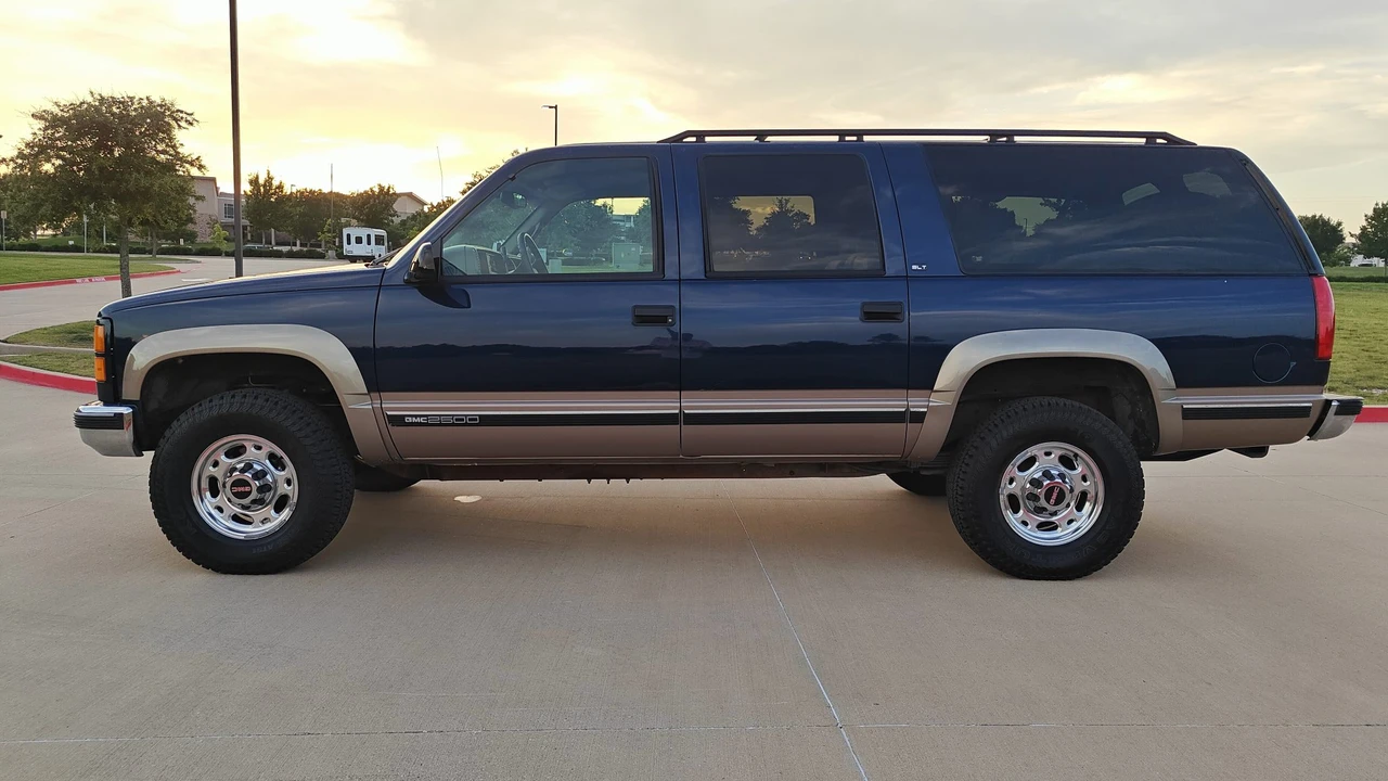 1998 GMC Suburban 8th Gen - Image 30 of 31