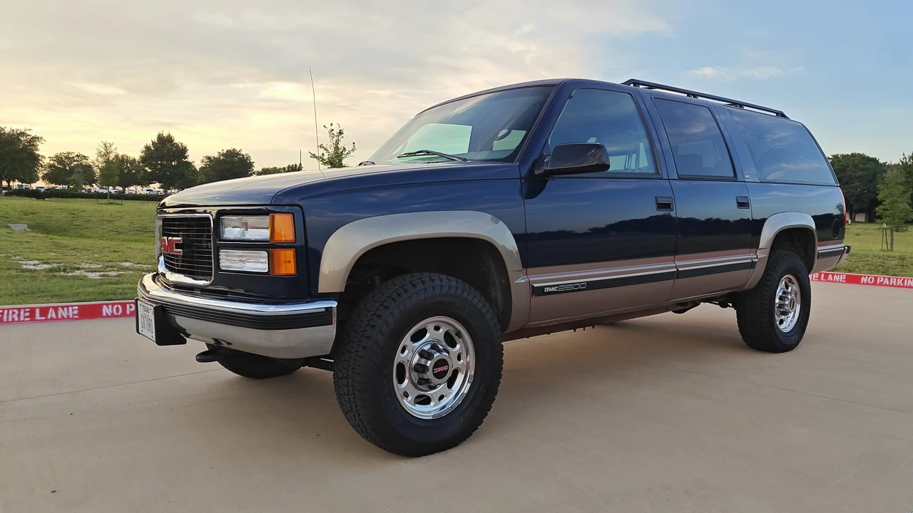 1998 GMC Suburban 8th Gen - Image 4 of 31