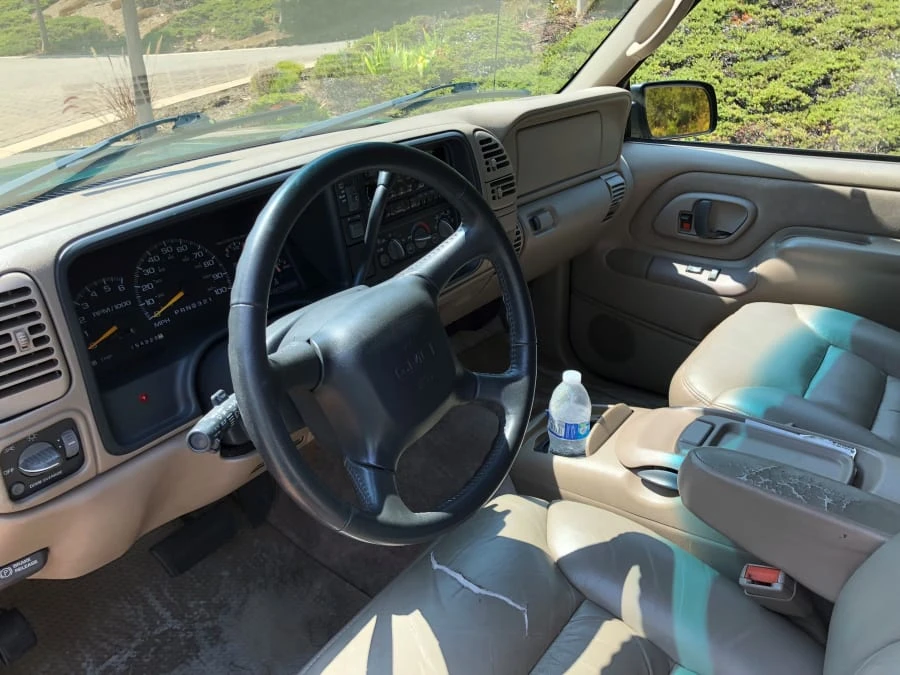 1998 GMC Suburban 8th Gen - Image 4 of 12