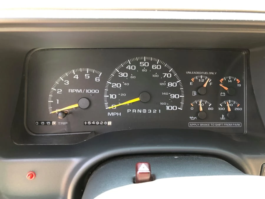 1998 GMC Suburban 8th Gen - Image 5 of 12