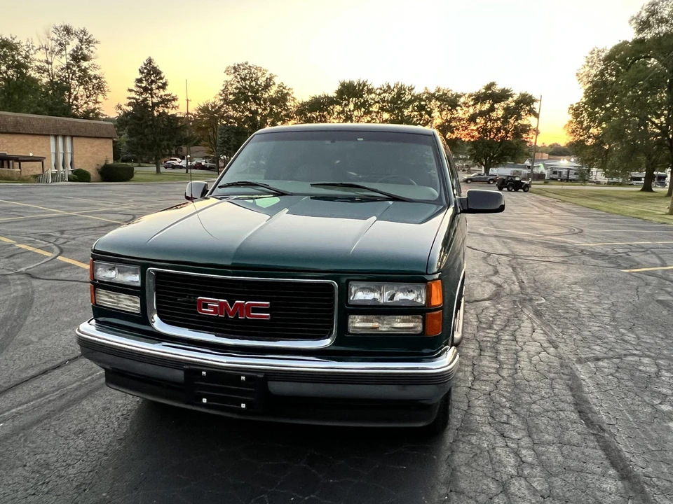 1998 GMC Yukon 1st Gen - Image 2 of 31