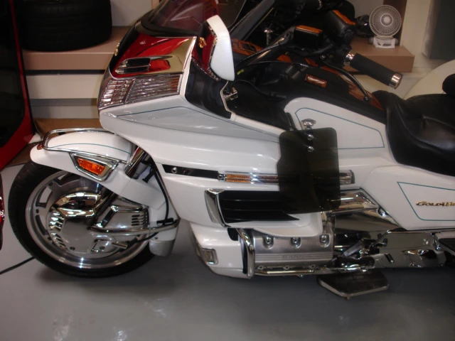 1998 Honda Gold Wing - Image 2 of 4