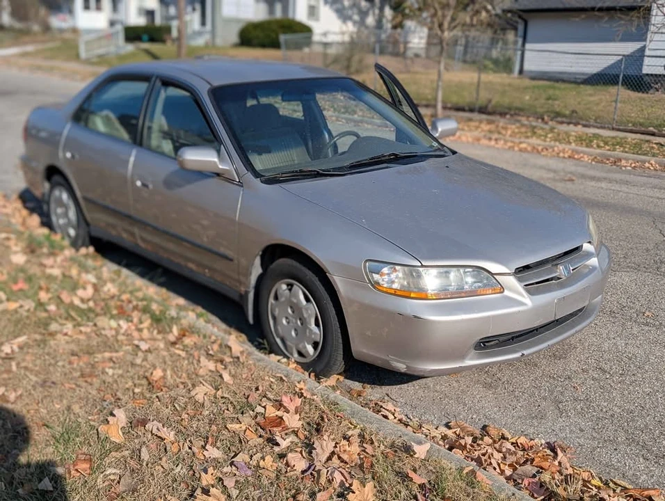 1998 Honda Accord 6th Gen - Image 3 of 4