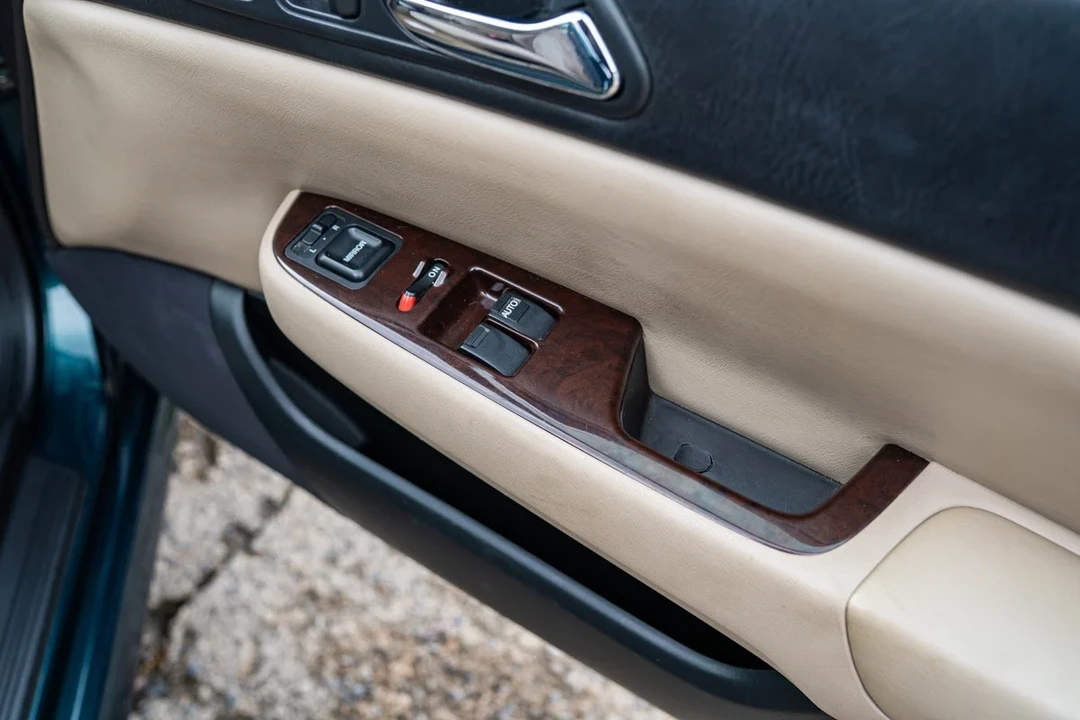 1998 Honda Prelude 5th Gen - Image 21 of 30
