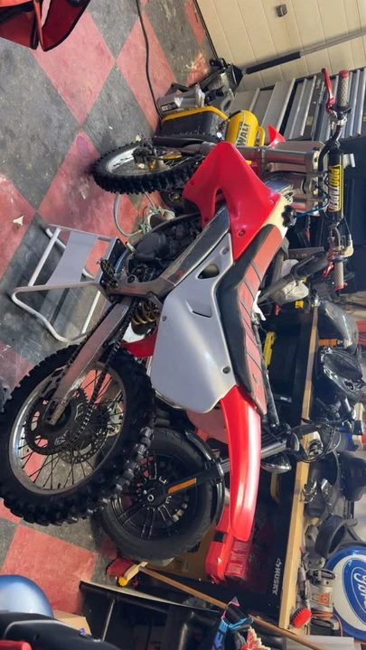 1998 Honda CR - Image 2 of 4