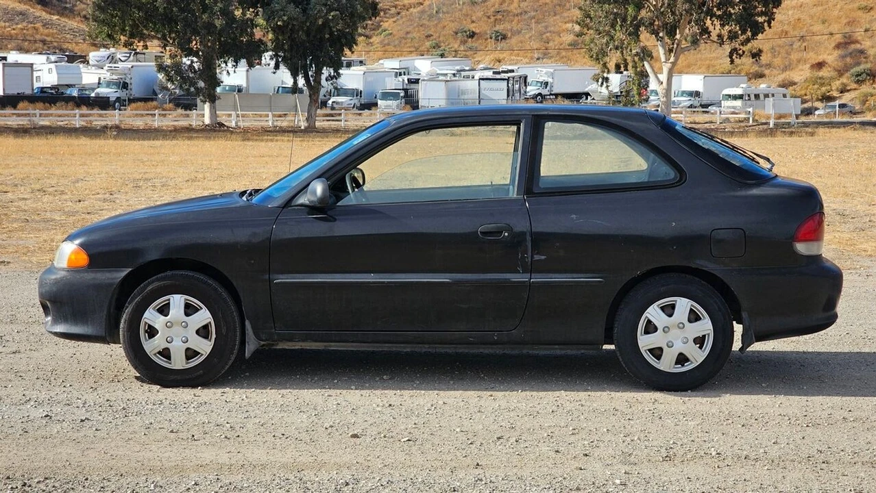 1998 Hyundai Accent - Image 12 of 21