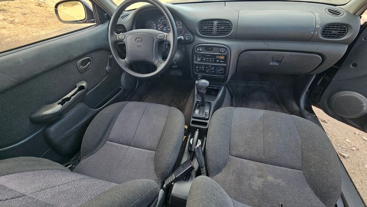 1998 Hyundai Accent - Image 8 of 21